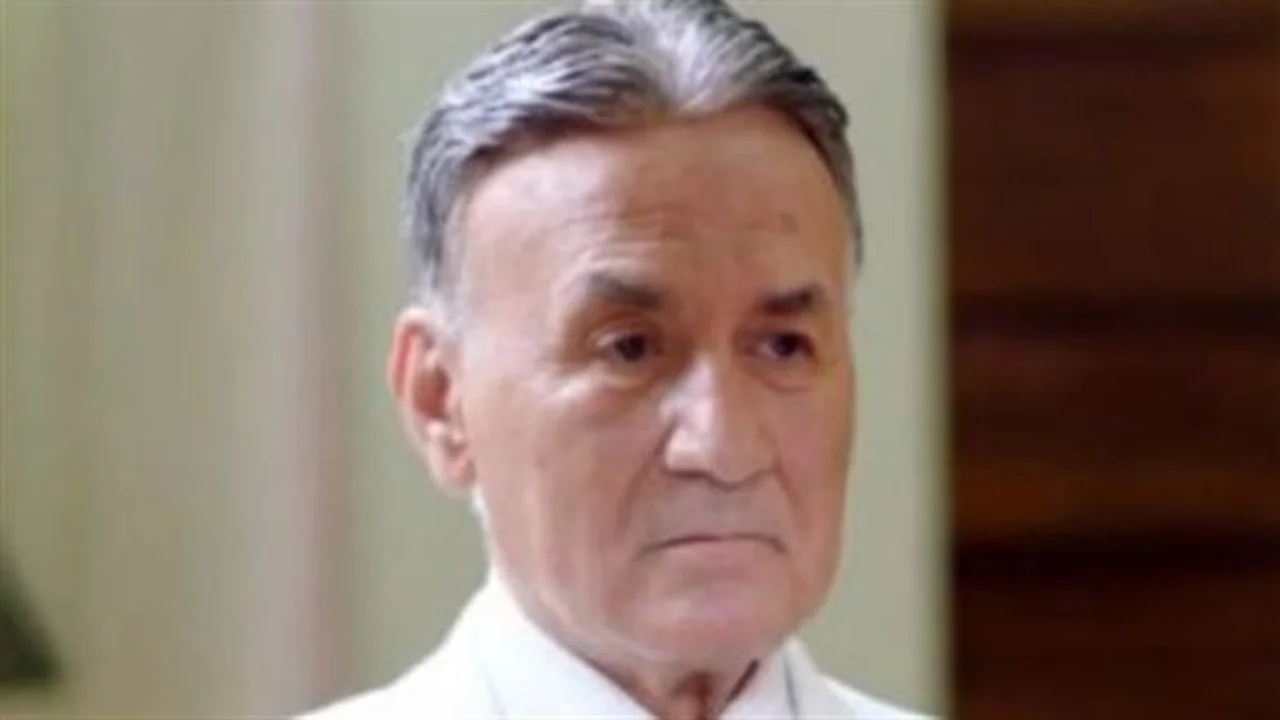 مسيرة مدهشة.. رحيل الفنان عزت أبو عوف من الساحة إلى السينما